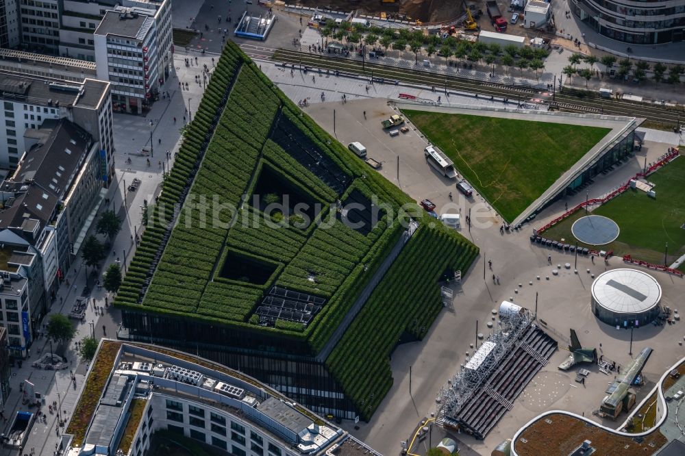 Luftbild Düsseldorf - Grüner Gebäudekomplex des Einkaufszentrum Ingenhoven-Tal - Köbogen 2 in Düsseldorf im Bundesland Nordrhein-Westfalen, Deutschland