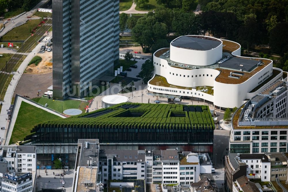 Luftbild Düsseldorf - Grüner Gebäudekomplex des Einkaufszentrum Ingenhoven-Tal - Köbogen 2 in Düsseldorf im Bundesland Nordrhein-Westfalen, Deutschland