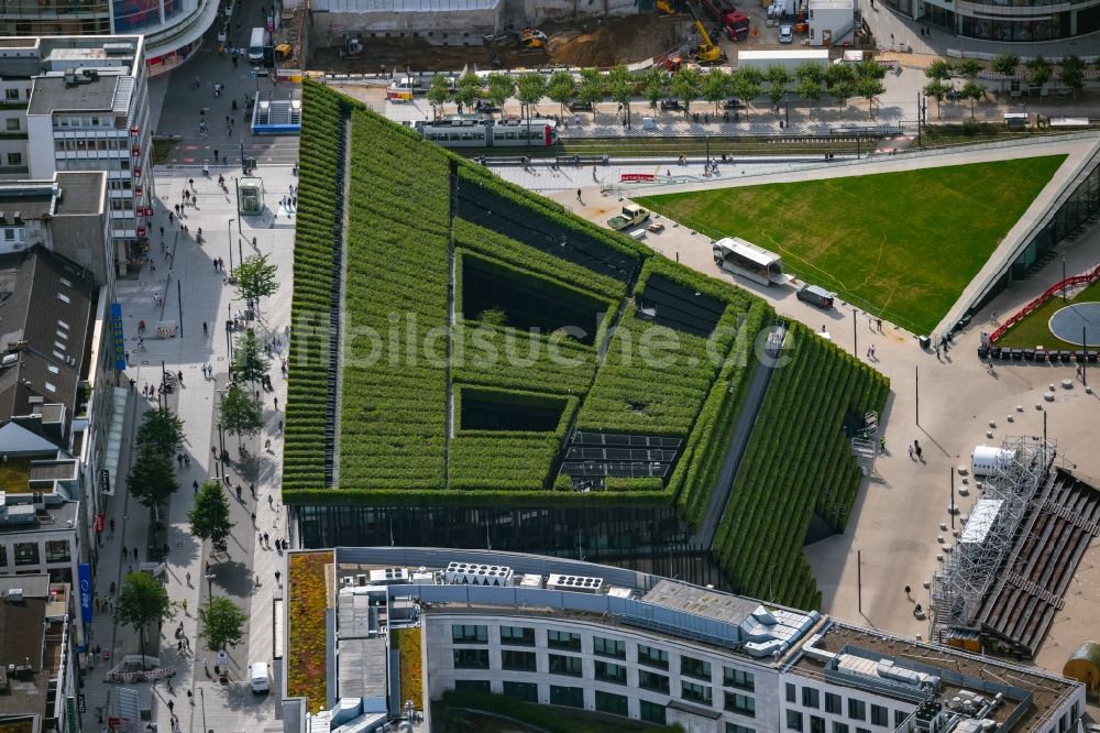 Düsseldorf aus der Vogelperspektive: Grüner Gebäudekomplex des Einkaufszentrum Ingenhoven-Tal - Köbogen 2 in Düsseldorf im Bundesland Nordrhein-Westfalen, Deutschland