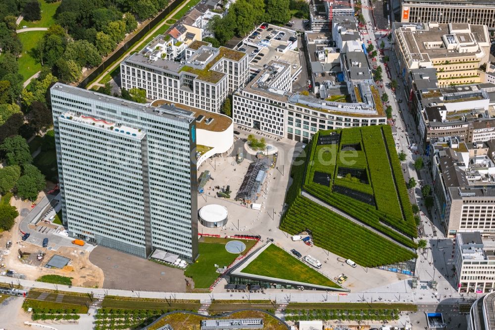 Düsseldorf aus der Vogelperspektive: Grüner Gebäudekomplex des Einkaufszentrum Ingenhoven-Tal - Köbogen 2 in Düsseldorf im Bundesland Nordrhein-Westfalen, Deutschland