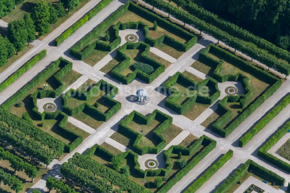 Hannover von oben - Großer Garten im Stadtteil Herrenhausen in Hannover im Bundesland Niedersachsen, Deutschland