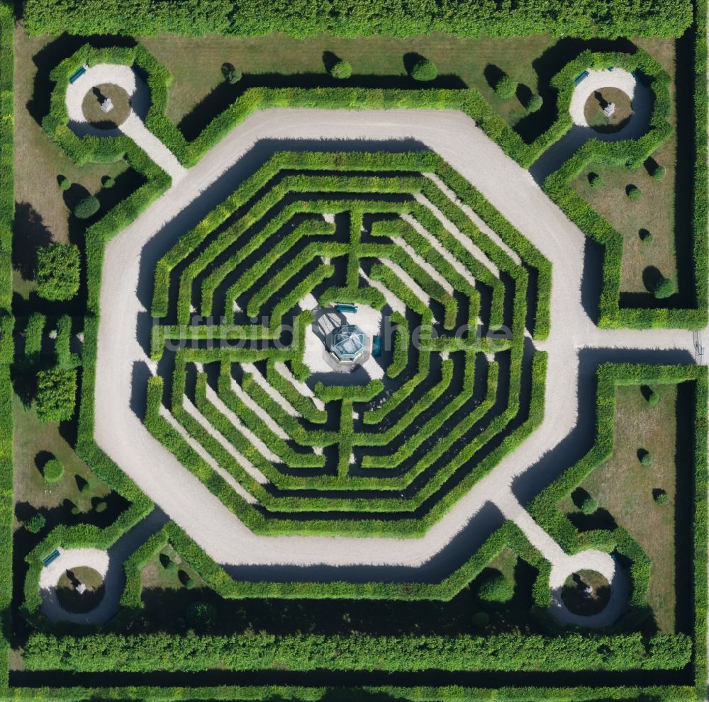 Hannover aus der Vogelperspektive: Großer Garten im Stadtteil Herrenhausen in Hannover im Bundesland Niedersachsen, Deutschland
