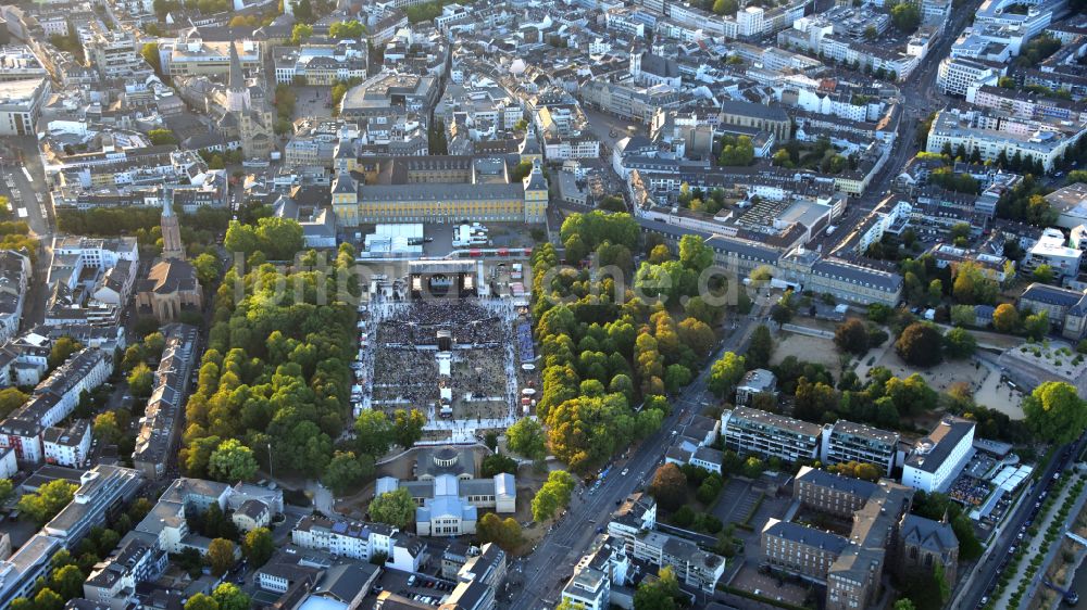 Luftaufnahme Bonn - Großveranstaltung auf der Hofgartenwiese in Bonn im Bundesland Nordrhein-Westfalen, Deutschland