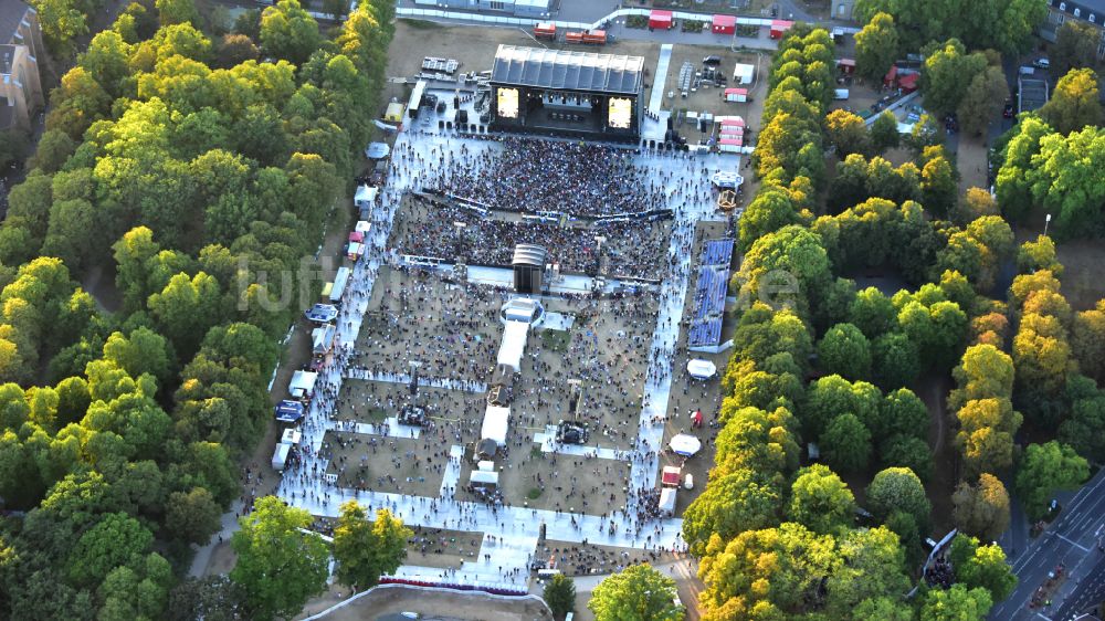 Bonn von oben - Großveranstaltung auf der Hofgartenwiese in Bonn im Bundesland Nordrhein-Westfalen, Deutschland