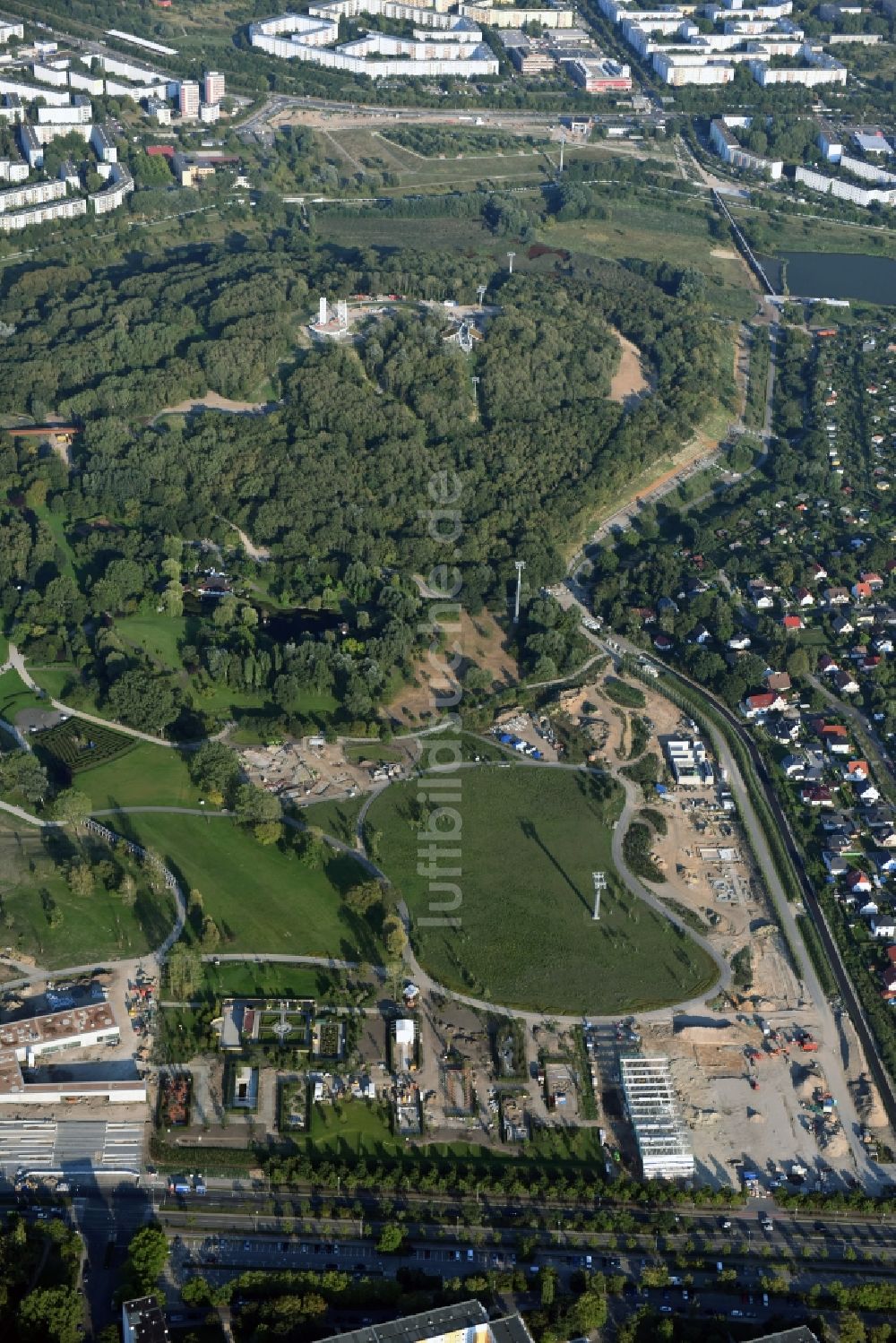 Luftaufnahme Berlin - Gärten der Welt auf dem Gelände der IGA im Bezirk Marzahn-Hellersdorf in Berlin