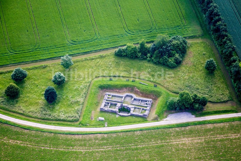 Luftaufnahme Waldbrunn - Grundmauern des ehemaligen Jagdschloss Waldbrunn in Waldbrunn im Bundesland Bayern, Deutschland