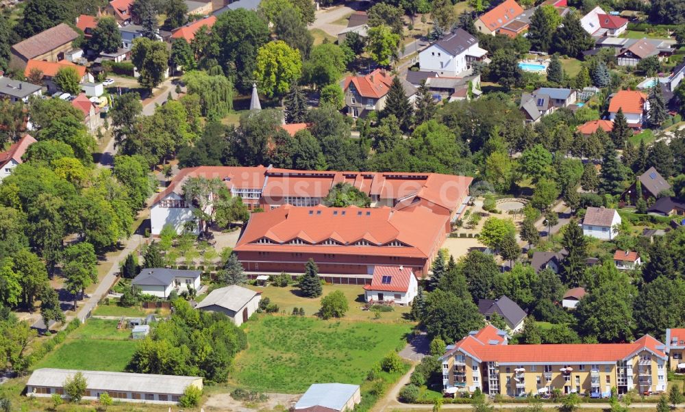 Luftaufnahme Schöneiche - Grundschule 1 Storchenschule in der Dorfaue in Schöneiche im Bundesland Brandenburg