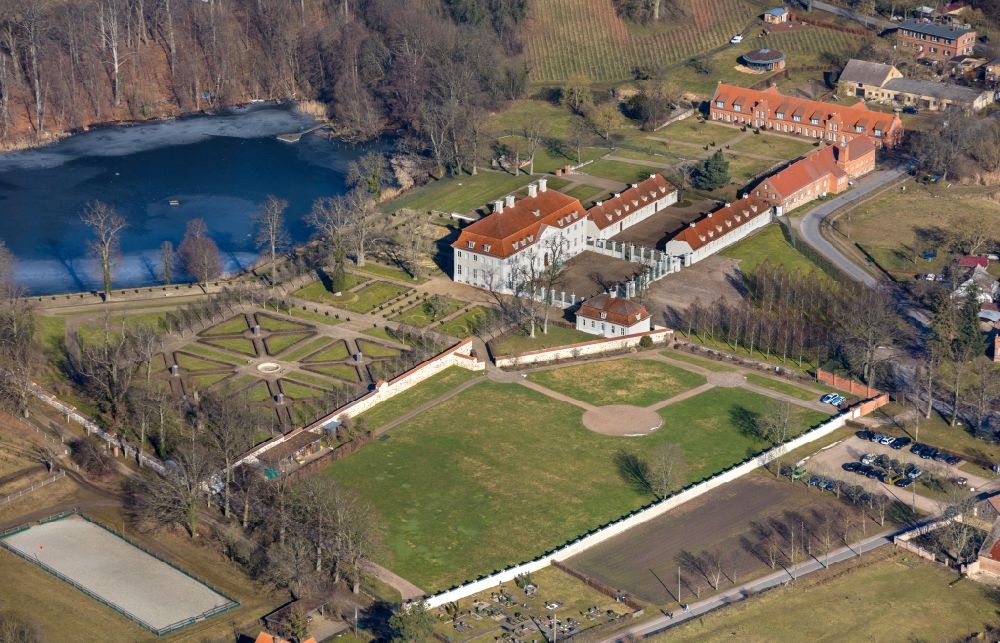 Gransee aus der Vogelperspektive: Gästehaus Schloß Meseberg der Bundesregierung in Gransee im Bundesland Brandenburg