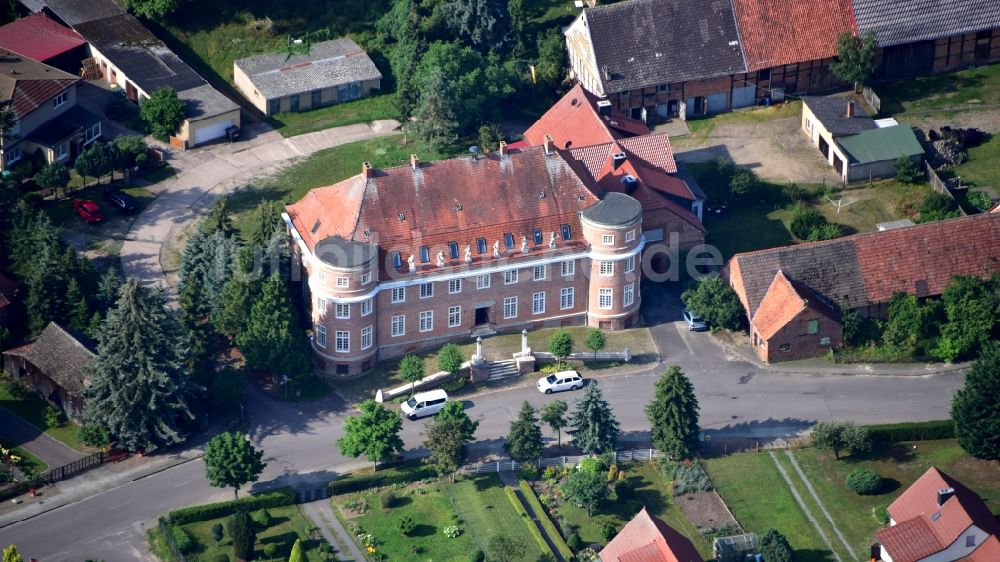Luftaufnahme Calvörde - Gutshaus Dorst in Calvörde im Bundesland Sachsen-Anhalt, Deutschland