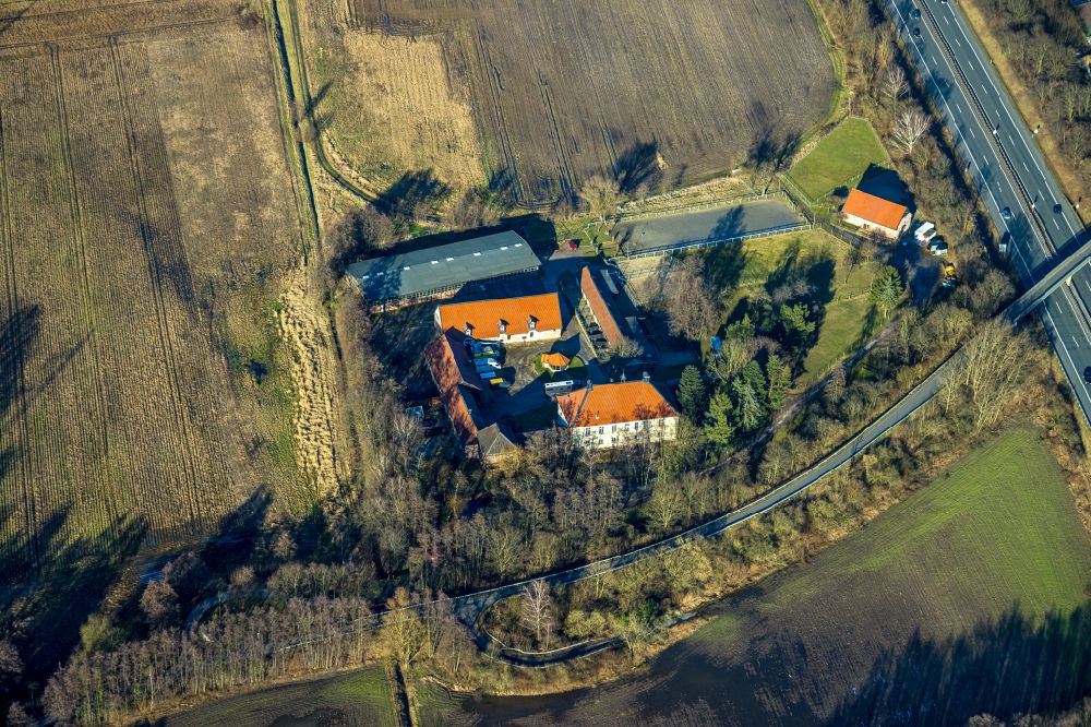 Luftaufnahme Bottrop - Gutshaus und Landgut des Rittergut Haus Brabeck am Brabecker Feld im Ortsteil Kirchhellen in Bottrop im Bundesland Nordrhein-Westfalen, Deutschland
