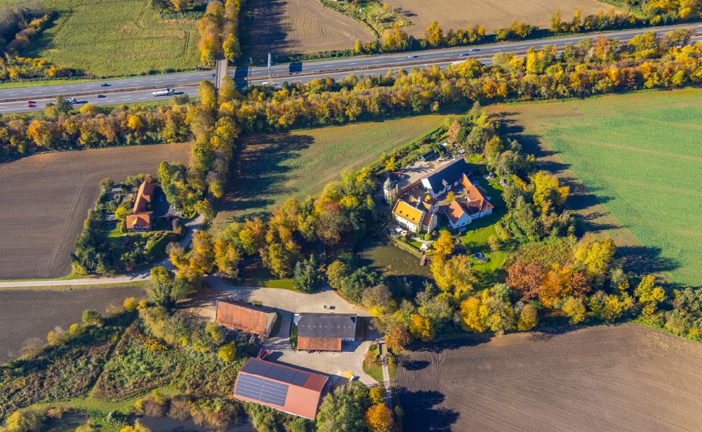 Luftaufnahme Kamen - Gutshaus und Landgut mit Turm des Haus Reck in Kamen im Bundesland Nordrhein-Westfalen, Deutschland
