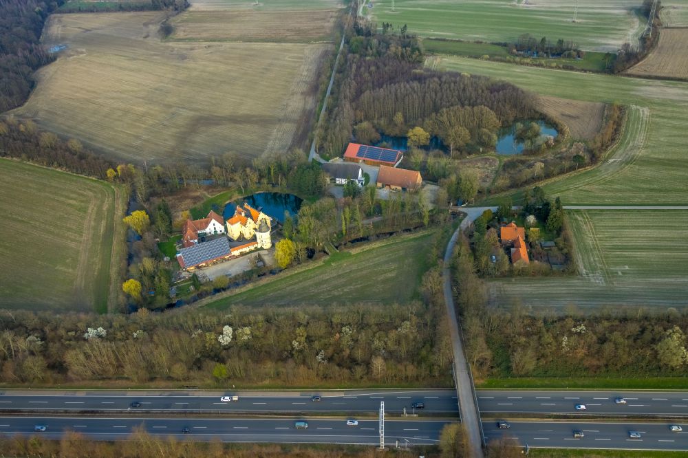 Luftbild Kamen - Gutshaus und Landgut mit Turm des Haus Reck in Kamen im Bundesland Nordrhein-Westfalen, Deutschland