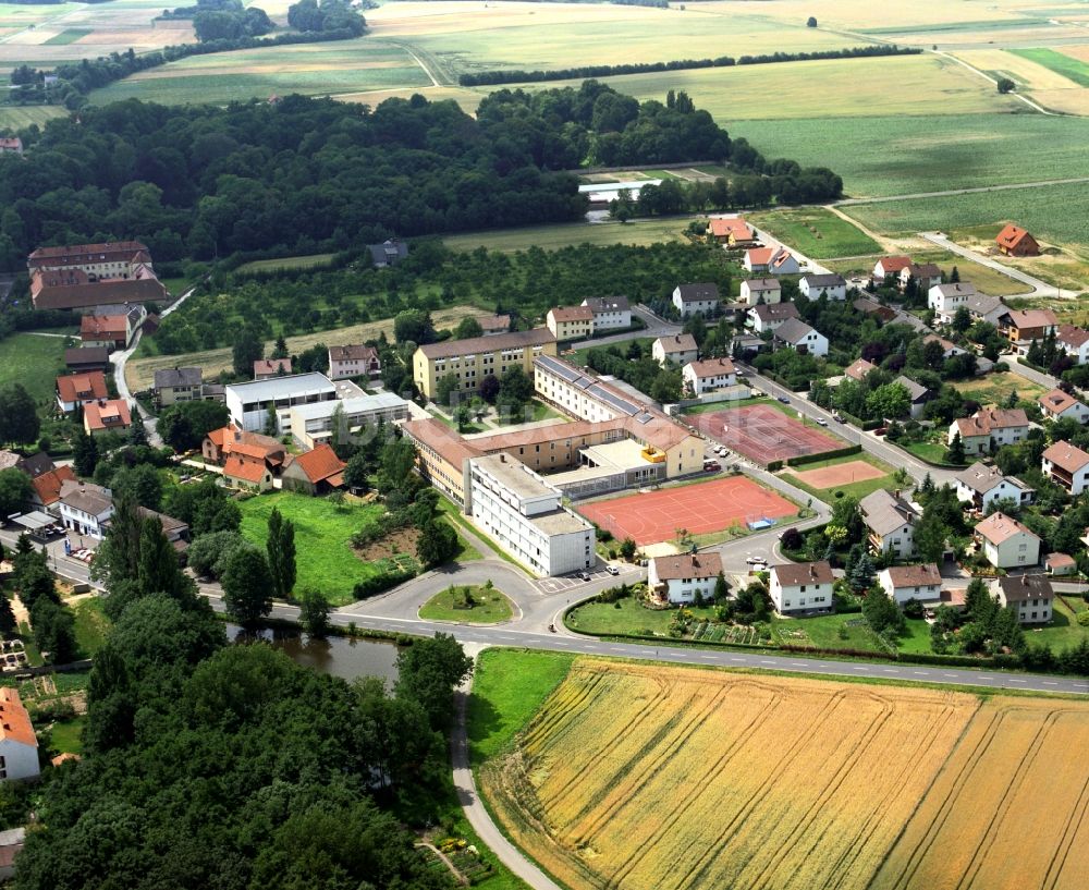 Wiesentheid aus der Vogelperspektive: Gymnasium Steigerwald-Landschulheim in Wiesentheid im Bundesland Bayern, Deutschland