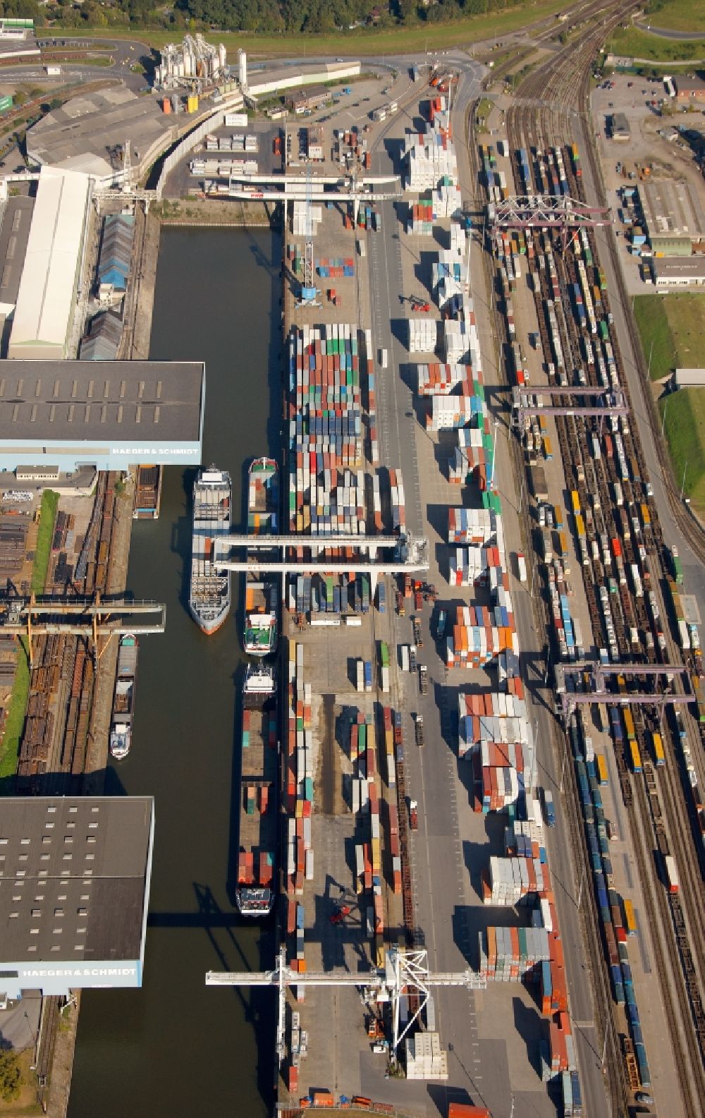 Luftbild Duisburg - Hafen von Duisburg im Bundesland Nordrhein-Westfalen