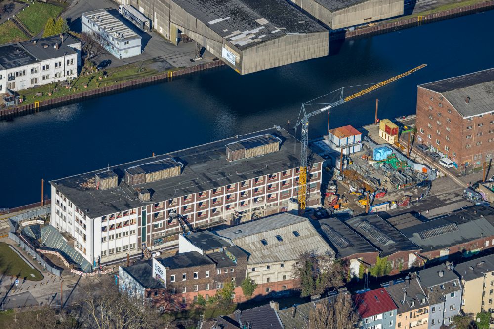 Dortmund aus der Vogelperspektive: Hafen und Hafengelände des Binnenhafen am Ufer der Ruhr in Dortmund im Bundesland Nordrhein-Westfalen, Deutschland