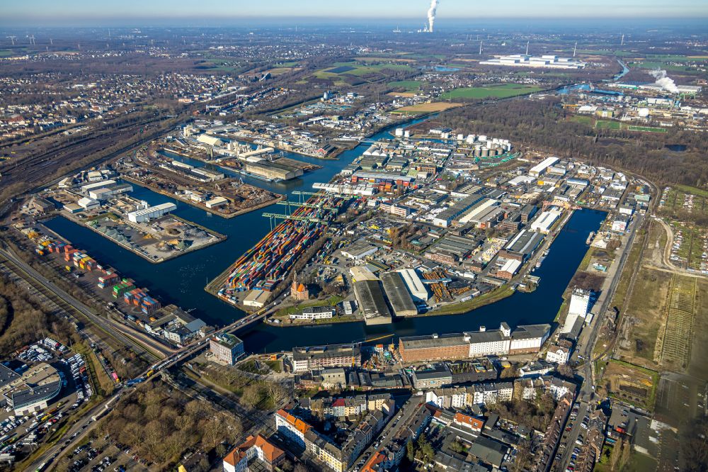 Luftaufnahme Dortmund - Hafen und Hafengelände des Binnenhafen am Ufer der Ruhr in Dortmund im Bundesland Nordrhein-Westfalen, Deutschland