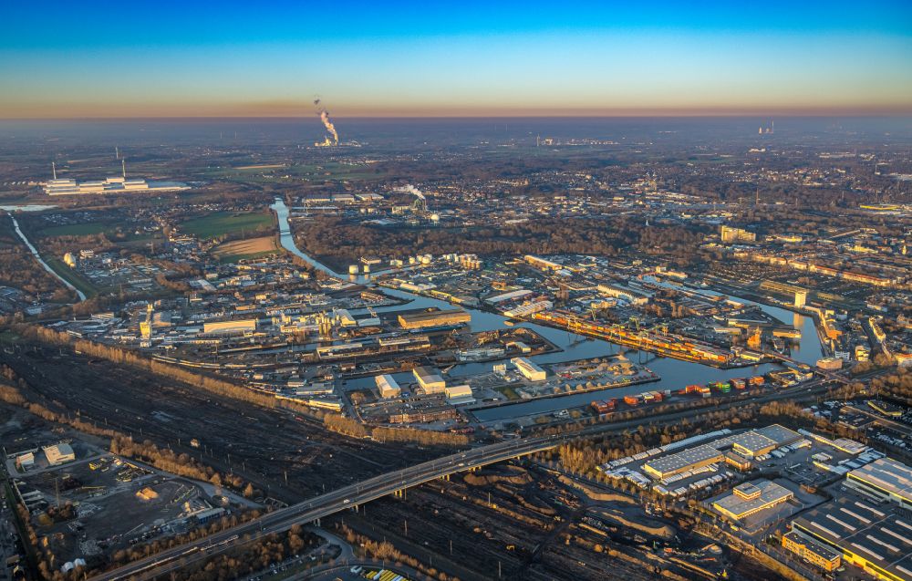 Luftbild Dortmund - Hafen und Hafengelände des Binnenhafen am Ufer der Ruhr in Dortmund im Bundesland Nordrhein-Westfalen, Deutschland