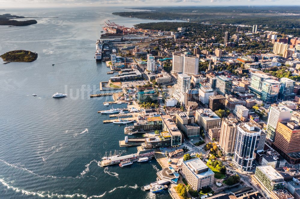 Halifax von oben - Hafen am Küstenbereich Atlantischer Ozean in Halifax in Nova Scotia, Kanada