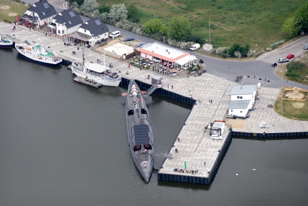 Luftaufnahme Peenemünde - Hafen Peenemünde mit dem Unterseeboot U-461 im Bundesland Mecklenburg-Vorpommern