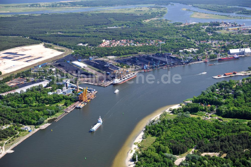 Luftbild SWINEMÜNDE - Hafen der Port Handlowy Swinoujscie GmbH in Swinemünde