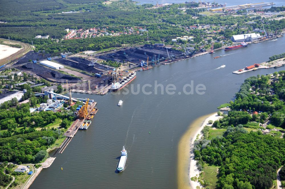 Luftaufnahme SWINEMÜNDE - Hafen der Port Handlowy Swinoujscie GmbH in Swinemünde