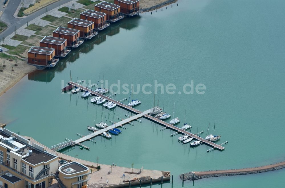Luftbild Großpösna - Hafenanlage an der Ferienanlage Lagovida auf der Magdeborner Halbinsel im Rekultivierungsgebiet Neuseenland Störmthaler See bei Großpösna in Sachsen