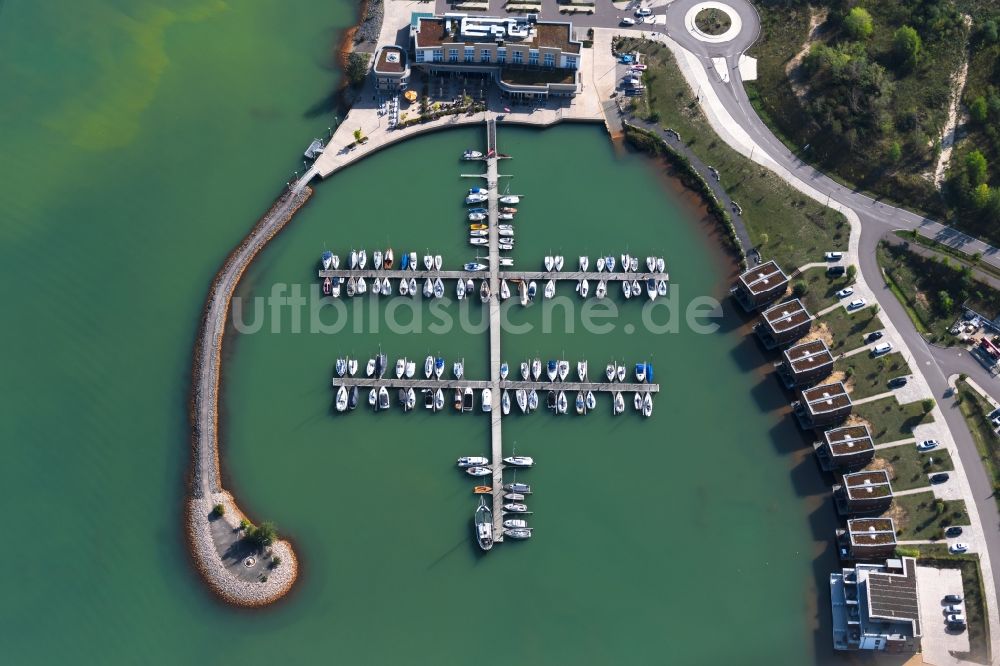 Großpösna von oben - Hafenanlage an der Ferienanlage Lagovida Störmthaler See bei Großpösna in Sachsen