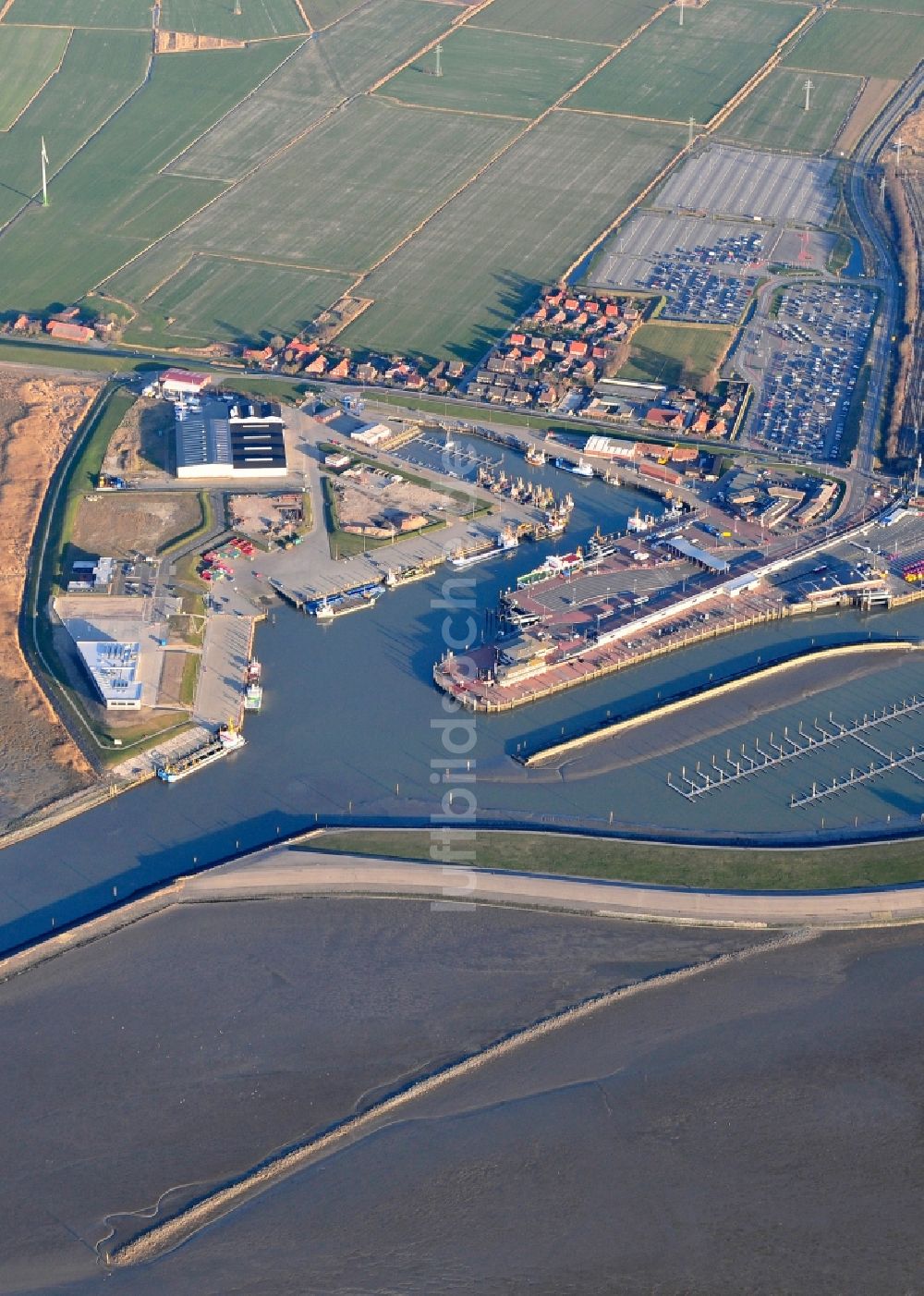 Norden von oben - Hafenanlage in Norden im Bundesland Niedersachsen
