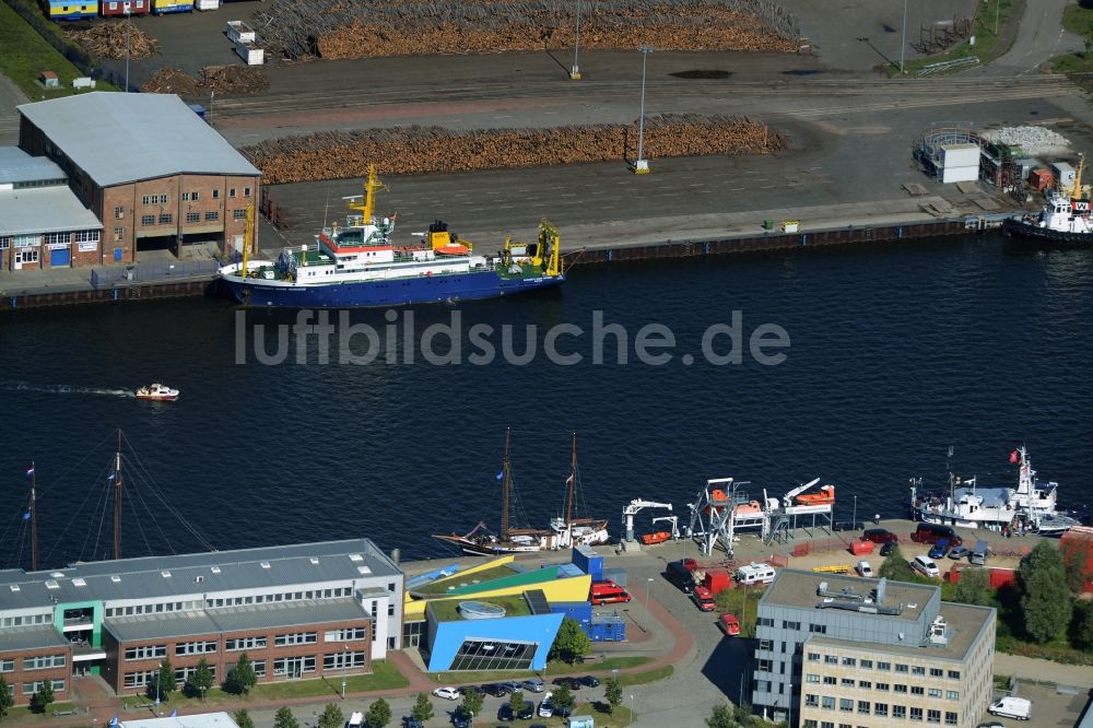 Luftaufnahme Rostock - Hafenanlagen am Alten Hafen in Rostock im Bundesland Mecklenburg-Vorpommern