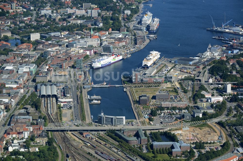 Luftaufnahme Kiel - Hafenanlagen mit Bürohäusern und Speditions und Logistikunternehmen in Kiel im Bundesland Schleswig-Holstein