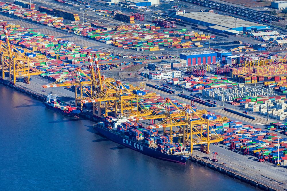 Bremerhaven von oben - Hafenanlagen Eurogate und Terminals mit Lagerhallen und Speditions und Logistikunternehmen in Bremerhaven im Bundesland Bremen