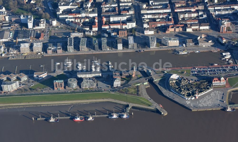 Luftaufnahme Bremerhaven - Hafenanlagen des Lloyd Marina Bremerhaven im Bundesland Bremen, Deutschland