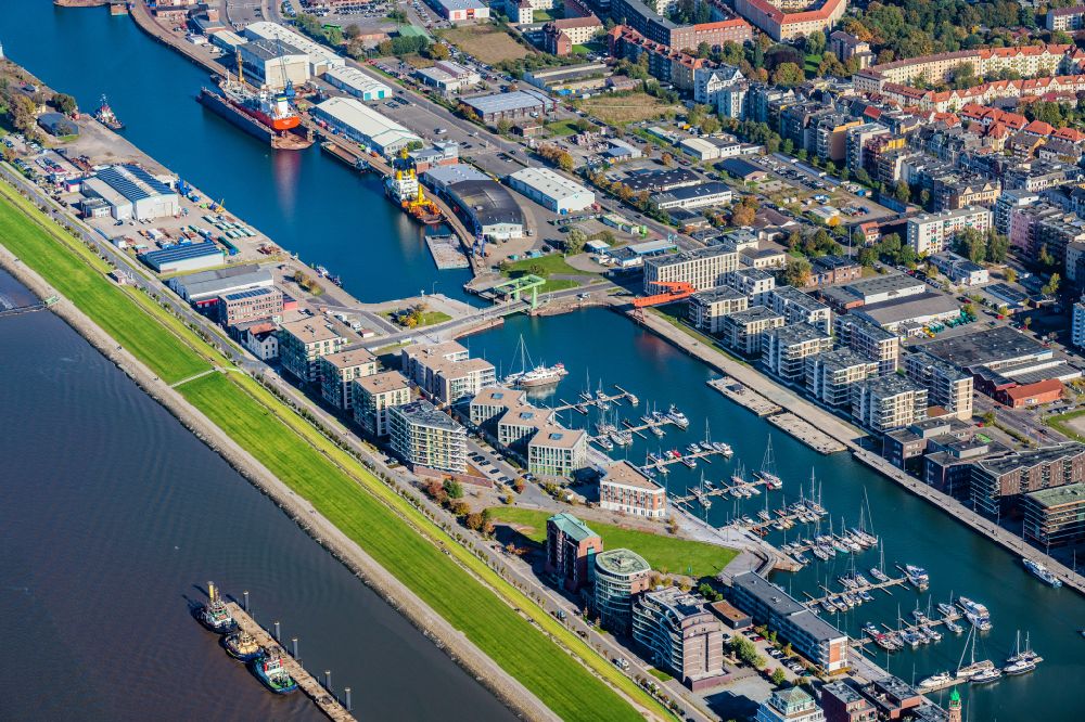 Luftbild Bremerhaven - Hafenanlagen des Lloyd Marina Bremerhaven im Bundesland Bremen, Deutschland