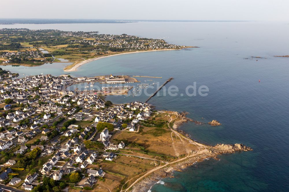Luftbild Plobannalec-Lesconil - Hafenanlagen an der Meeres- Küste der Finistere an der Mündung des Ster in den Atlantik in Plobannalec-Lesconil in Bretagne, Frankreich