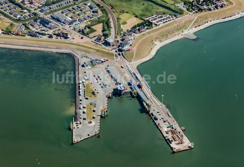Luftaufnahme Dagebüll - Hafenanlagen an der Meeres- Küste von Nordfriesland in Dagebüll im Bundesland Schleswig-Holstein, Deutschland