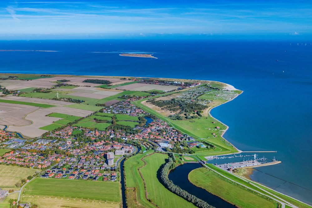 Luftaufnahme Horumersiel - Hafenanlagen an der Meeres- Küste der Nordsee in Horumersiel im Bundesland Niedersachsen, Deutschland