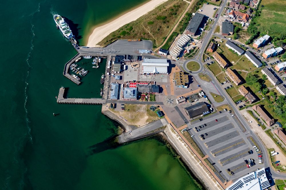 List von oben - Hafenanlagen an der Meeres- Küste der Nordsee in List im Bundesland Schleswig-Holstein