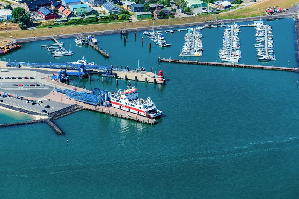 Luftbild Wyk auf Föhr - Hafenanlagen an der Meeres- Küste der Nordsee in Wyk auf Föhr im Bundesland Schleswig-Holstein
