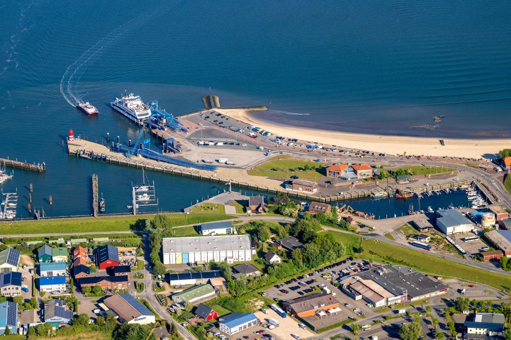 Luftbild Wyk auf Föhr - Hafenanlagen an der Meeres- Küste der Nordsee in Wyk auf Föhr im Bundesland Schleswig-Holstein, Deutschland