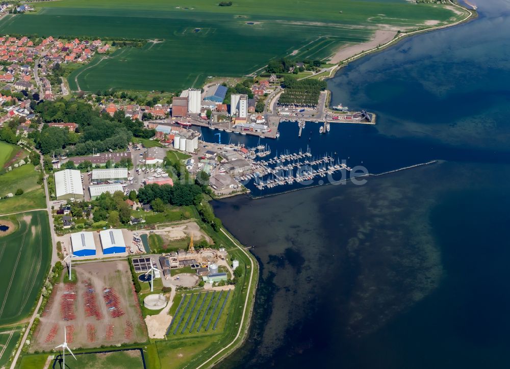 Luftbild Fehmarn - Hafenanlagen an der Meeres- Küste der Ostsee in Burgstaaken in Fehmarn im Bundesland Schleswig-Holstein, Deutschland