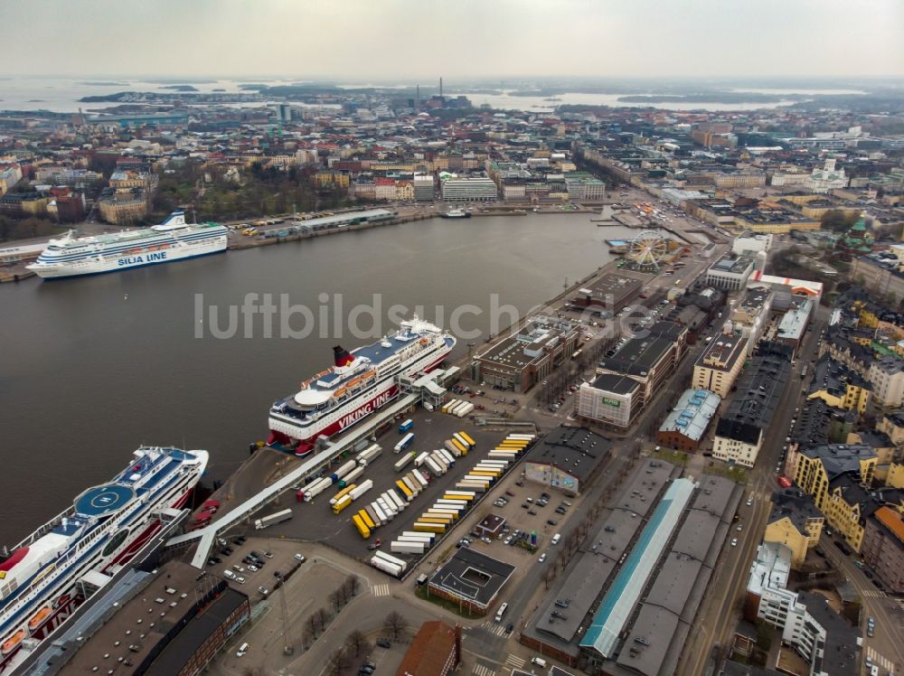 Helsinki - Helsingfors aus der Vogelperspektive: Hafenanlagen an der Meeres- Küste der Ostsee in Helsinki - Helsingfors in Uusimaa, Finnland