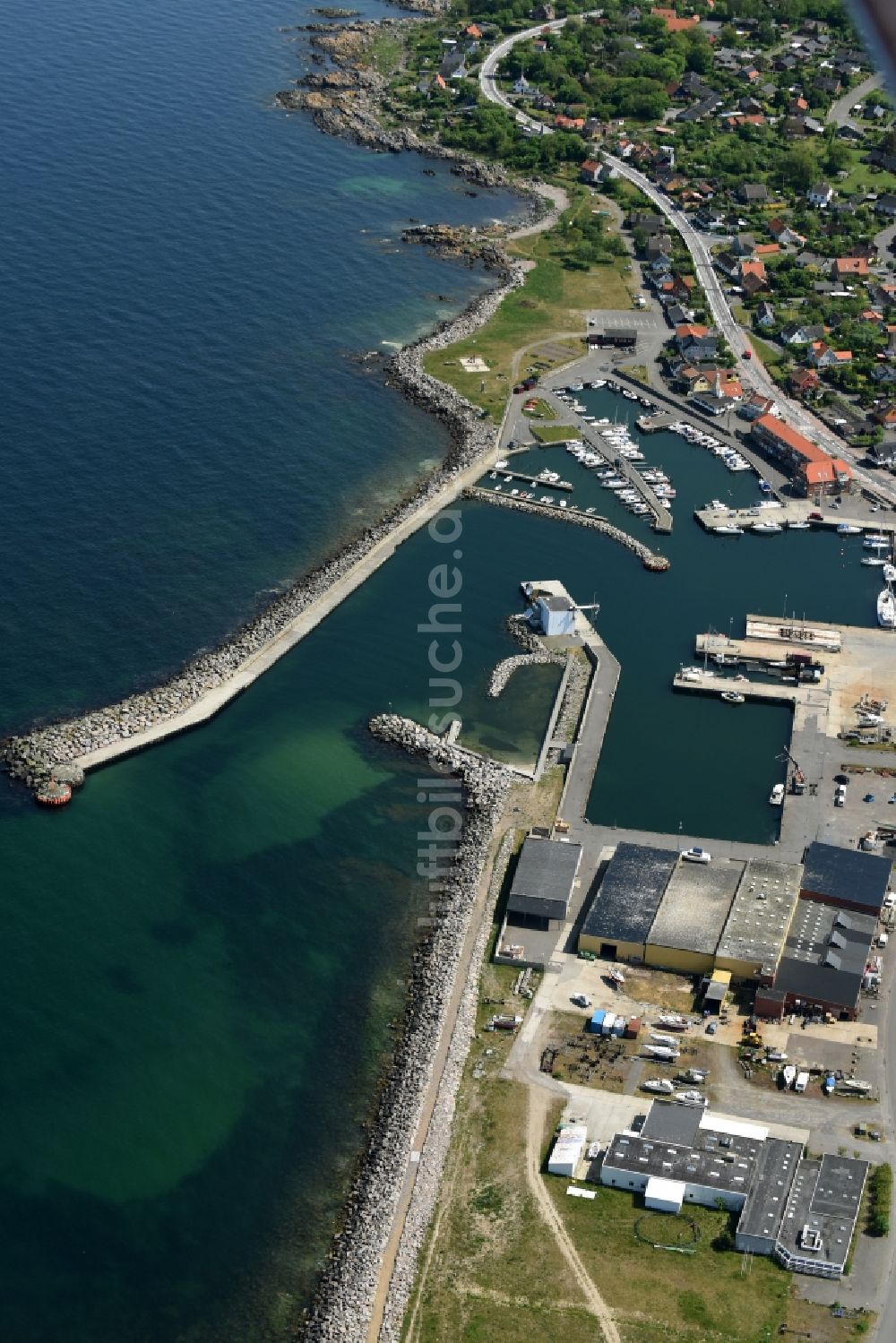Luftbild Allinge - Hafenanlagen an der Meeres- Küste der Ostsee auf der Insel Bornholm in Allinge in Region Hovedstaden, Dänemark