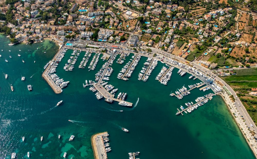Luftaufnahme Port d'Andratx - Hafenanlagen an der Meeres- Küste der in Port d'Andratx in Balearische Inseln, Spanien