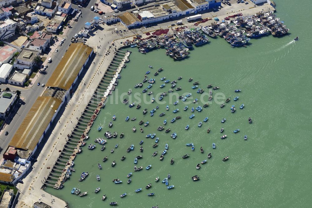 Luftaufnahme Tanger - Hafenanlagen an der Meeres- Küste der Strasse von Gibraltar in Tanger in Tanger-Tetouan-Al Hoceima, Marokko