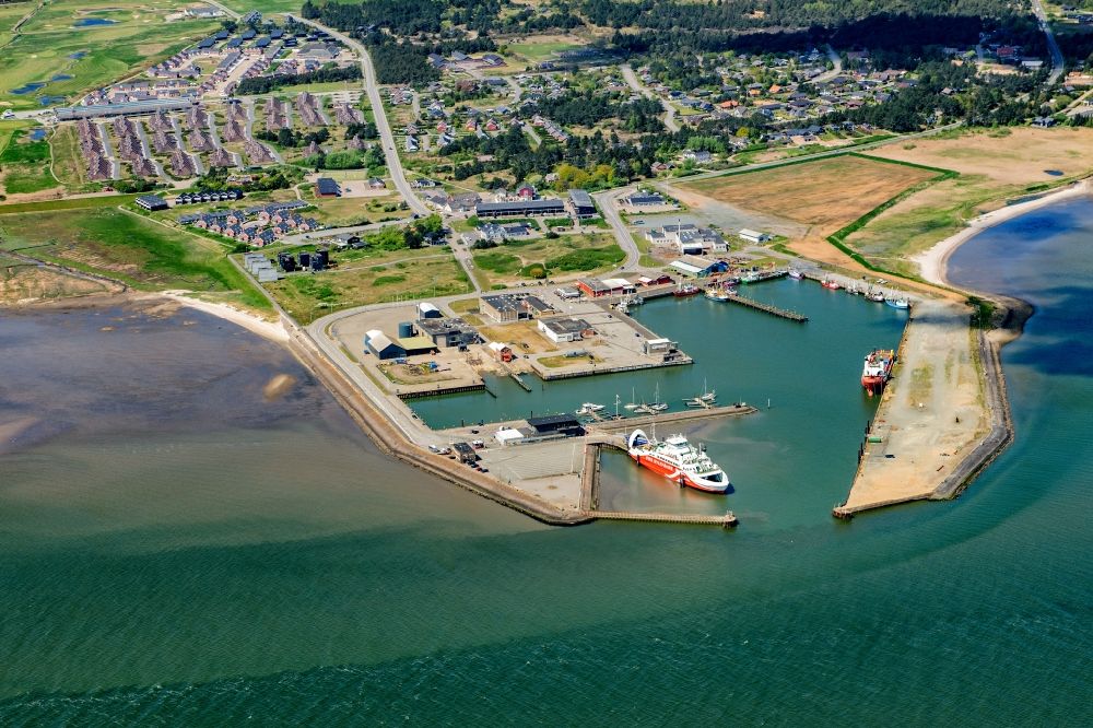 Luftbild Havneby - Hafenanlagen an der Meeres- Küste der Nordsee in Havneby auf der Insel Römö in Dänemark
