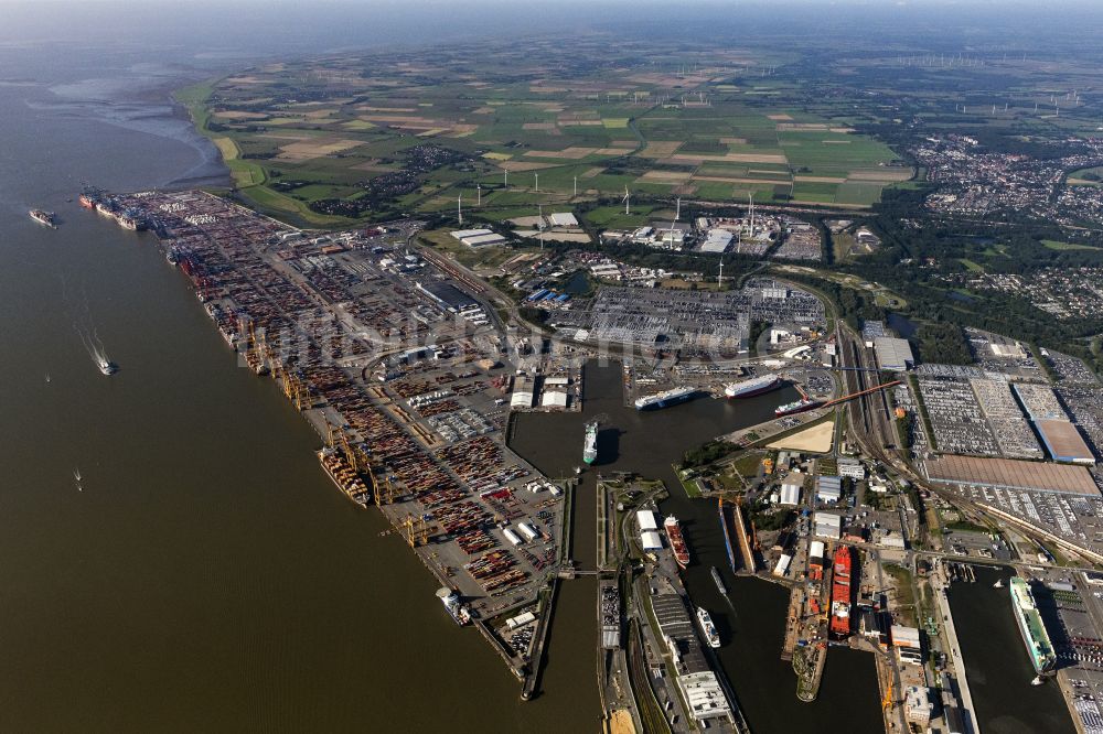 Luftaufnahme Bremerhaven - Hafenanlagen an der Meeres- Küste der Nordsee, Stadtbremisches Überseehafengebiet Bremerhaven in Bremerhaven im Bundesland Bremen, Deutschland