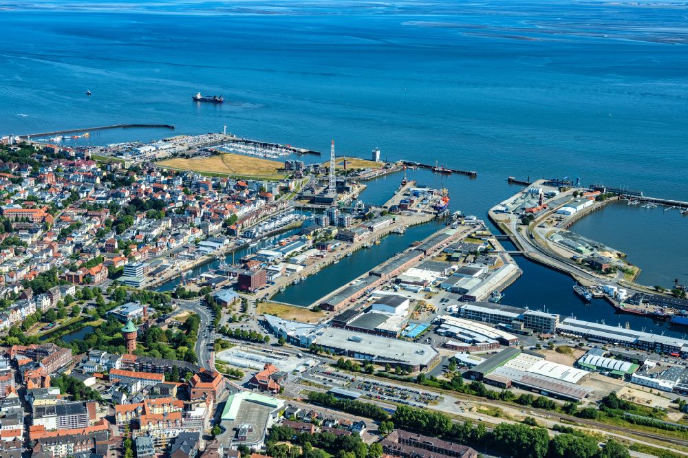 Luftaufnahme Cuxhaven - Hafenanlagen an der Mündung des Fluss Elbe in Cuxhaven im Bundesland Niedersachsen, Deutschland