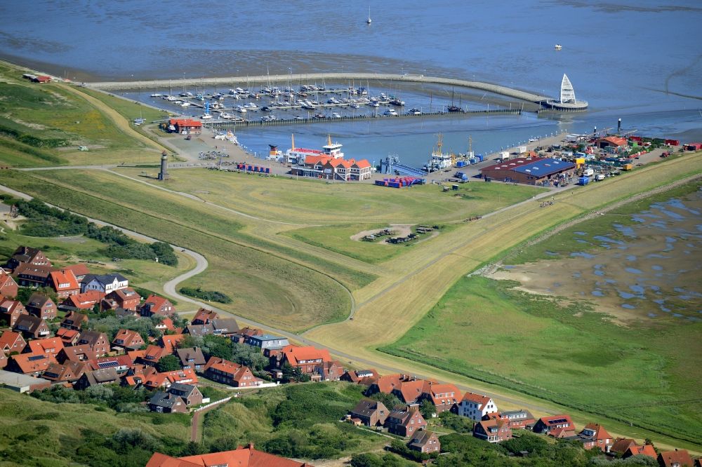 Luftaufnahme Juist - Hafenanlagen der Nordseeinsel Juist im Bundesland Niedersachsen