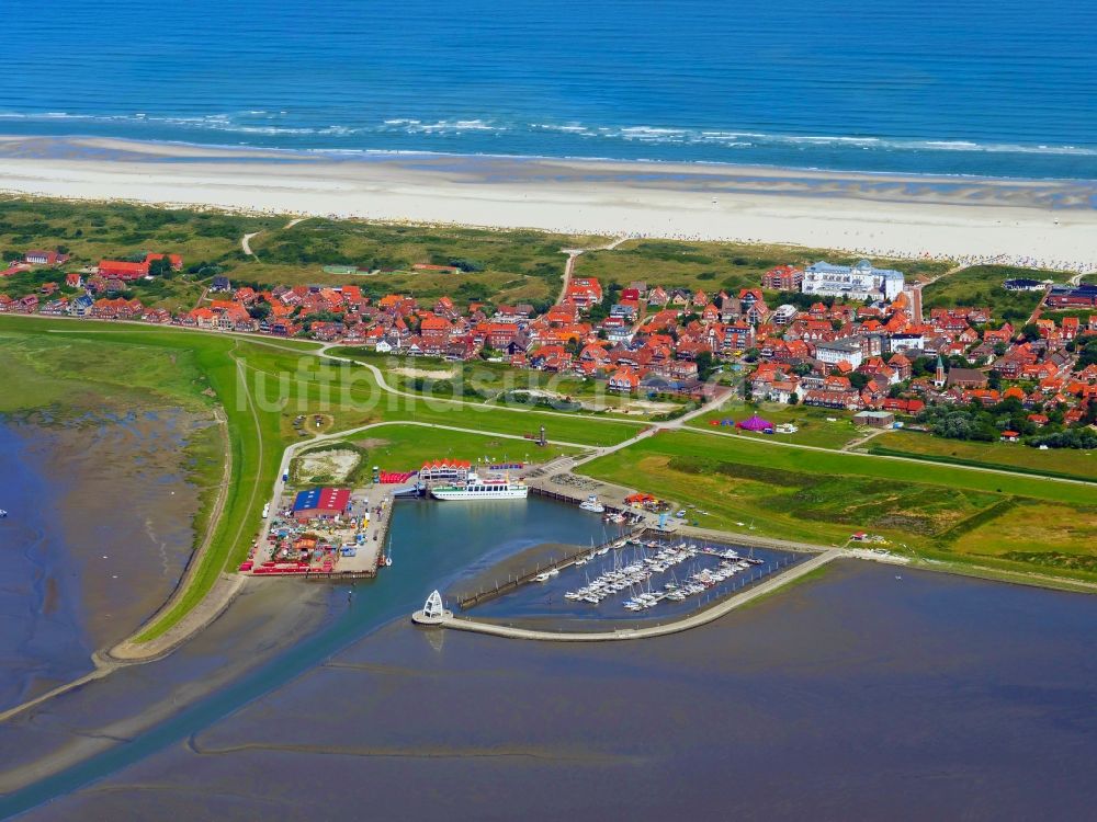 Luftbild Juist - Hafenanlagen der Nordseeinsel Juist im Bundesland Niedersachsen