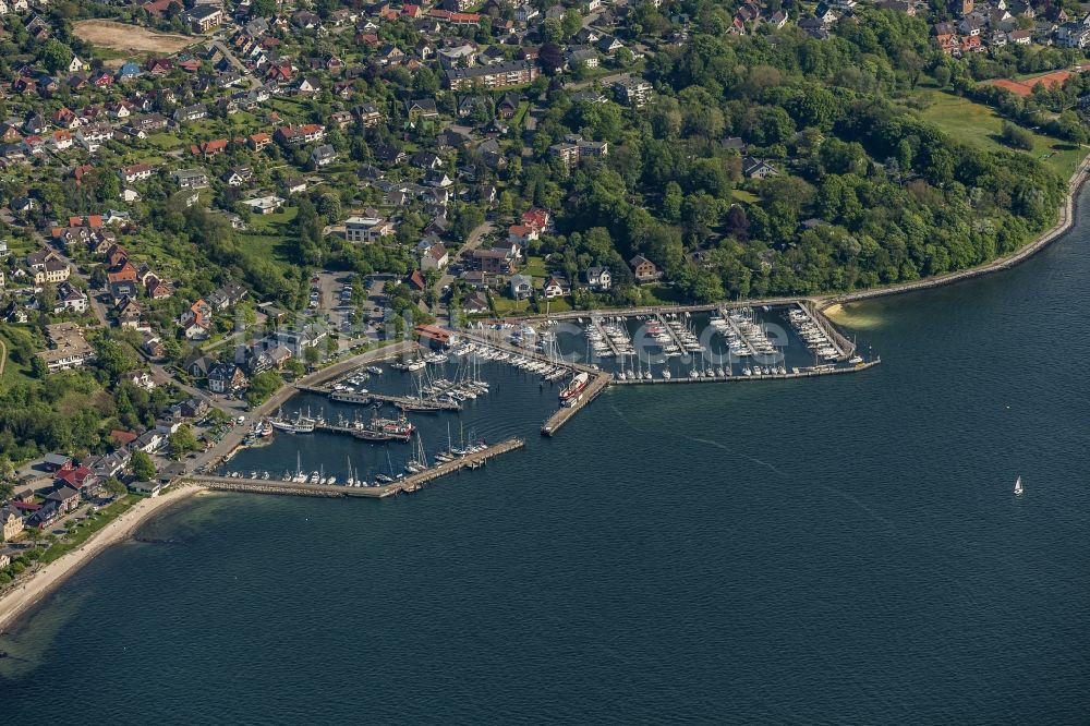 Luftbild Heikendorf - Hafenanlagen an der Ostsee- Küste der Kieler Förde in Heikendorf im Bundesland Schleswig-Holstein, Deutschland